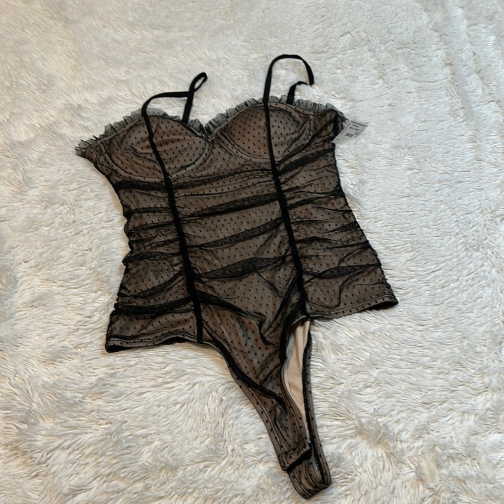 😊 NWT Rabbit Rose Lace Bodysuit